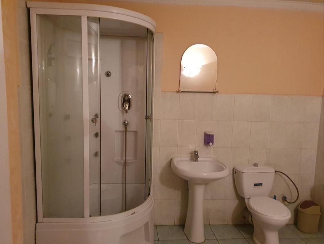 Diana City Center Rooms キシナウ エクステリア 写真